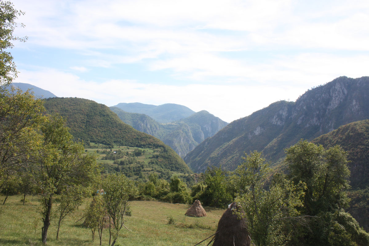 Klisurasto-kanjonska dolina Drine iz Luka