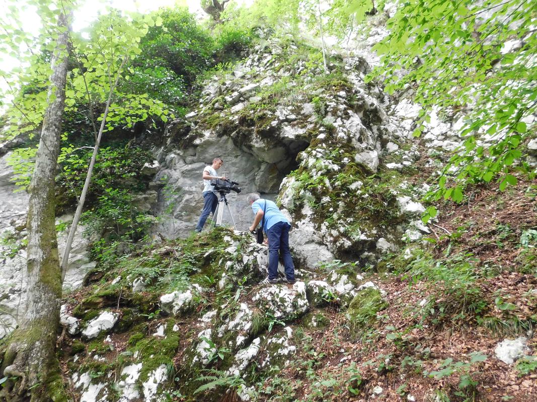 Karstni oblici, ispred Gumlinske pećine