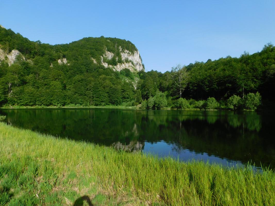 Jezero Donje bare,  u podnožju Ardova