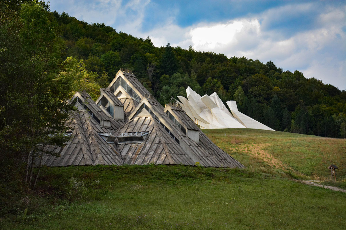 Spomen kuća Bitke na Sutjesci