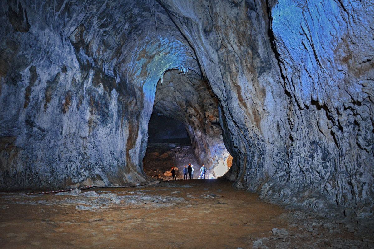 Foslini kanal i Glavni aktivni kanal (svjetliji dio desno prema ulazu)