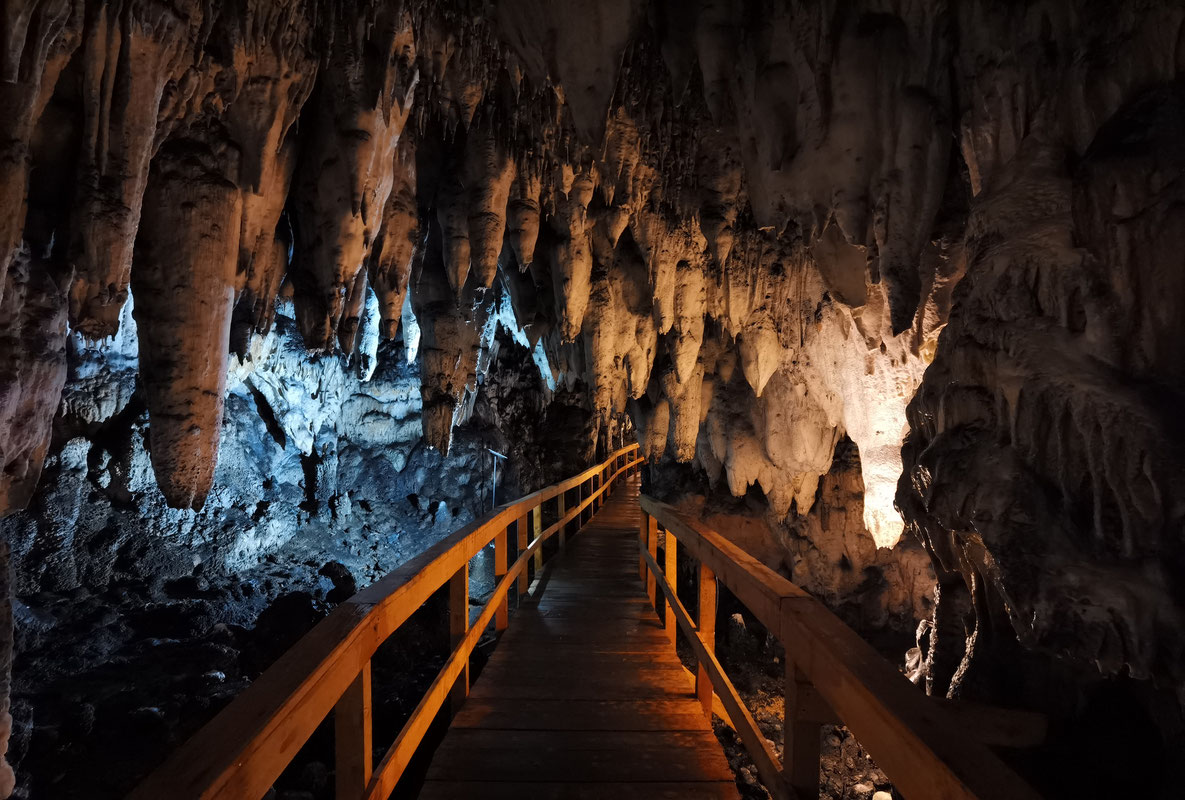 Stalaktiti i drugi oblici peć. nakita