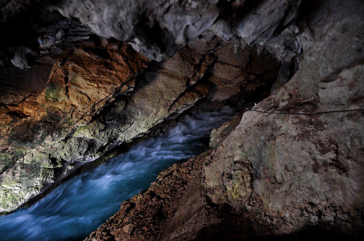 Vrelo Sane iz pećine